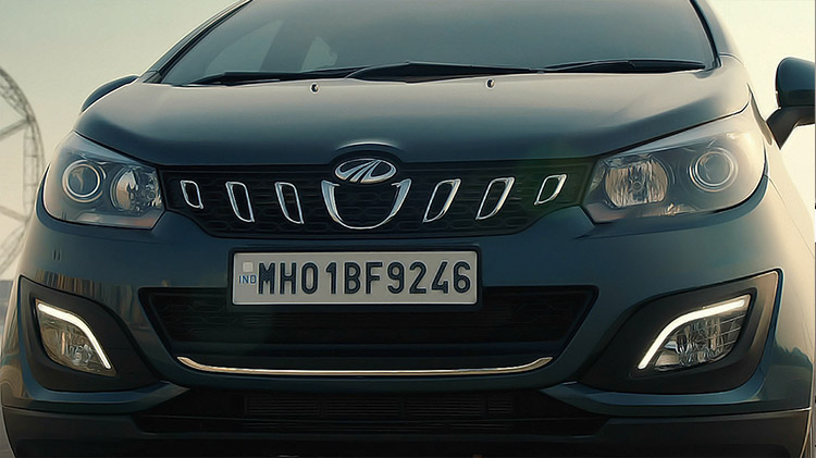 mahindra-marazzo-front-grille